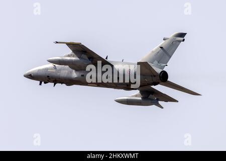 Die italienische Luftwaffe AMX International AMX-T (REG: MM55037) startet am Montag nach dem Airshow-Wochenende. Stockfoto