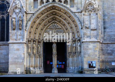 Kathedrale Saint Andrew in Bordeaux, Frankreich. Eine gotische römisch-katholische Kathedrale, die an der Stelle einer früheren romanischen Kirche errichtet wurde. Stockfoto