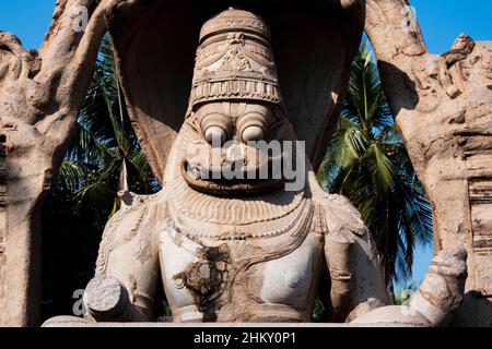 Nahaufnahme der Laxmi Narasimha Skulptur in Hampi: Hampi, Karnataka, Indien-Februar 01,2022 Stockfoto