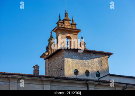 Bergamo Oberstadt, Nahaufnahme des mittelalterlichen Turms namens Torre della Campanella (Turm der kleinen Glocke) oder Torre della Cittadella, Lombardei, Italien. Stockfoto