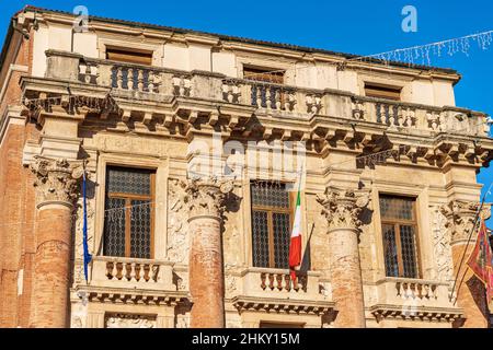 Antiker Palast in Vicenza genannt Palazzo del Capitaniato, Loggia del Capitaniato oder Loggia Bernarda, Architekt Andrea Palladio im Renaissance-Stil. Stockfoto