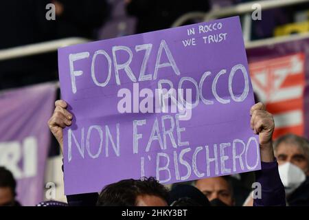 Florenz, Italien. 05th. Februar 2022. Fans von Fiorentina während ACF Fiorentina vs SS Lazio, italienische Fußballserie Ein Spiel in Florenz, Italien, Februar 05 2022 Kredit: Unabhängige Fotoagentur/Alamy Live News Stockfoto