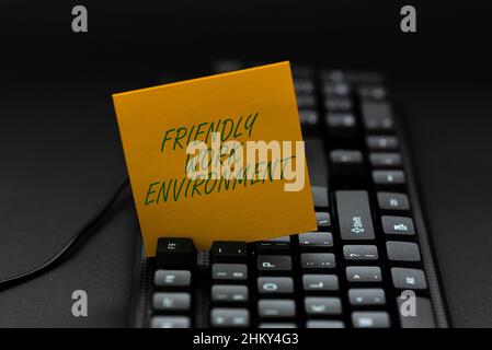 Handschriftliche Texte freundliches Arbeitsumfeld. Konzept bedeutet zukünftige Stadt intelligente, moderne, Hochhausgebäude Umgebung mit Online-Freunden zu verbinden Stockfoto