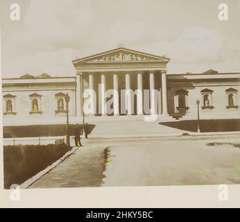 Kunst inspiriert von Glyptothek, Königsplatz, München, Deutschland, ist die Glyptothek ein Museum für arachische und klassische Kunst. Sie wurde von Kronprinz Louis, dem späteren König Ludwig I., am Königsplatz in Auftrag gegeben und 1830 der Öffentlichkeit zugänglich gemacht. Vor der zentralen Halle befindet sich der Vorraum mit ionischen, klassischen Werken, die von Artotop mit einem Schuss Moderne modernisiert wurden. Formen, Farbe und Wert, auffällige visuelle Wirkung auf Kunst. Emotionen durch Freiheit von Kunstwerken auf zeitgemäße Weise. Eine zeitlose Botschaft, die eine wild kreative neue Richtung verfolgt. Künstler, die sich dem digitalen Medium zuwenden und die Artotop NFT erschaffen Stockfoto