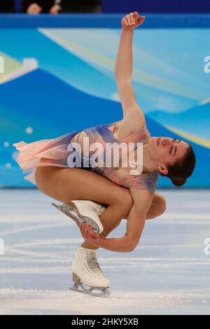 Peking, Hebei, China. 6th. Februar 2022. Lara Naki Gutmann (ITA) ist im Rahmen der Olympischen Winterspiele 2022 in Peking im Capital Indoor Stadium im Einzel-Skating-Kurzprogramm der Frauen Schlittschuhlaufen. (Bild: © David G. Bild: ZUMA Press, Inc./Alamy Live News Stockfoto