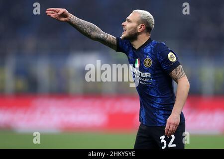 Federico Dimarco vom FC Internazionale zeigt während der Serie Ein Spiel zwischen dem FC Internazionale und dem AC Mailand im Stadio Giuseppe Meazza am 5. Februar 2022 in Mailand, Italien. Stockfoto