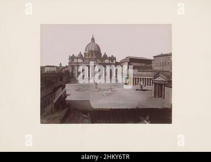 Kunst inspiriert vom Blick auf den Petersdom und den Petersplatz in Vatikanstadt, Italien, Piazza di S. Pietro, Vaticaanstad, 1851 - 1900, Papier, Pappe, Albumen Print, Höhe 317 mm × Breite 444 mm, Classic Works modernisiert von Artotop mit einem Schuss Moderne. Formen, Farbe und Wert, auffällige visuelle Wirkung auf Kunst. Emotionen durch Freiheit von Kunstwerken auf zeitgemäße Weise. Eine zeitlose Botschaft, die eine wild kreative neue Richtung verfolgt. Künstler, die sich dem digitalen Medium zuwenden und die Artotop NFT erschaffen Stockfoto