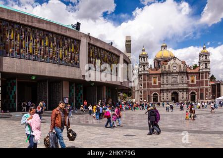 Die Nwe und die alte Basilika unserer Lieben Frau von Guadalupe, Mexiko-Stadt. Nordamerika Stockfoto