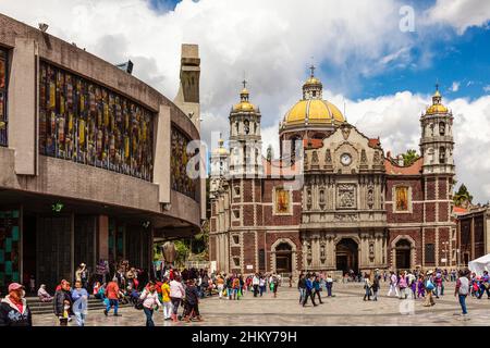 Die Nwe und die alte Basilika unserer Lieben Frau von Guadalupe, Mexiko-Stadt. Nordamerika Stockfoto