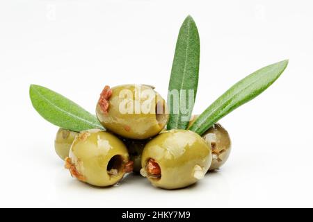 Grüne Oliven mit getrockneten Tomaten Stockfoto