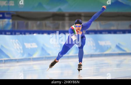 Peking, China. 6th. Februar 2022. Andrea Giovannini aus Italien tritt beim Männer-Eisschnelllauf-Finale 5.000m beim National Speed Skating Oval in Peking, der Hauptstadt Chinas, am 6. Februar 2022 an. Quelle: Wu Wei/Xinhua/Alamy Live News Stockfoto