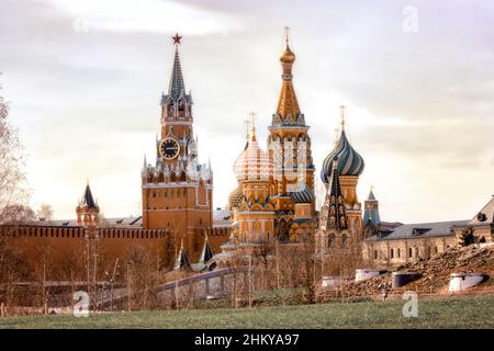 Moskauer Kreml und Basilius-Kathedrale auf dem Roten Platz in Moskau, Russland. Stockfoto