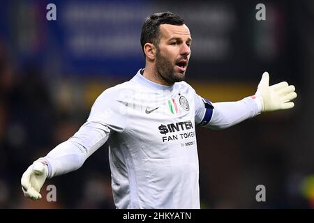 Mailand, Italien. 05. Februar 2022. Samir Handanovic vom FC Internazionale reagiert während des Fußballspiels der Serie A zwischen dem FC Internazionale und dem AC Mailand. Kredit: Nicolò Campo/Alamy Live Nachrichten Stockfoto