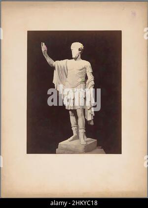 Kunst inspiriert von der Statue des Lucius Verus in Neapel, Neapel, 1850 - 1900, fotografische Unterstützung, Karton, Albumen Print, Höhe 390 mm × Breite 291 mm, Classic Works modernisiert von Artotop mit einem Schuss Moderne. Formen, Farbe und Wert, auffällige visuelle Wirkung auf Kunst. Emotionen durch Freiheit von Kunstwerken auf zeitgemäße Weise. Eine zeitlose Botschaft, die eine wild kreative neue Richtung verfolgt. Künstler, die sich dem digitalen Medium zuwenden und die Artotop NFT erschaffen Stockfoto