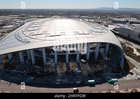 Inglewood, Ca. 5th. Februar 2022. Luftaufnahme des SoFi-Stadions, Heimat der NFL LA Rams und Heimat des Super Bowl LVI am 5. Februar 2022. Kredit: Mpi34/Media Punch/Alamy Live Nachrichten Stockfoto