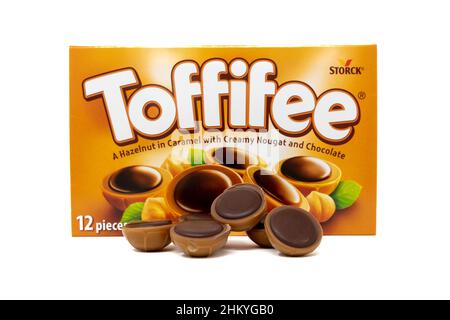 Schachtel mit Toffifee Karamell-Bonbons des deutschen Süßwarenunternehmens Storck Stockfoto