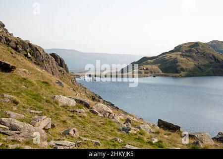 Hebel Wasser liegt unter dem Gipfel des Grats des alten Mannes von Coniston in der Nähe von Coniston der Lake District Cumbria England Stockfoto