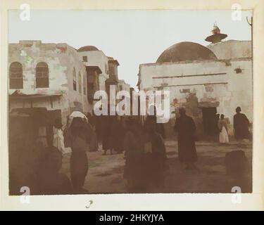 Kunst inspiriert von Square, bevölkert mit Männern und Kindern in Nablus (Nabulus), Westjordanland, Israel[Markt, Straße, L. Heldring, Israël, 1898, fotografischer Träger, Höhe 84 mm × Breite 121 mm, Classic Works modernisiert von Artotop mit einem Schuss Moderne. Formen, Farbe und Wert, auffällige visuelle Wirkung auf Kunst. Emotionen durch Freiheit von Kunstwerken auf zeitgemäße Weise. Eine zeitlose Botschaft, die eine wild kreative neue Richtung verfolgt. Künstler, die sich dem digitalen Medium zuwenden und die Artotop NFT erschaffen Stockfoto