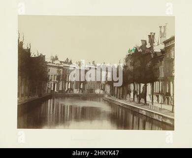 Kunst inspiriert von Blick auf den Goldenen Bogen in der Herengracht in der Nähe der Nieuwe Spiegelstraat, wahrscheinlich von der Vijzelgracht, Heerengracht près du [..., Pieter Oosterhuis, Amsterdam, c. 1855 - in oder vor 1860, Papier, Albumendruck, Höhe 128 mm × Breite 176 mm, Classic Works modernisiert von Artotop mit einem Schuss Moderne. Formen, Farbe und Wert, auffällige visuelle Wirkung auf Kunst. Emotionen durch Freiheit von Kunstwerken auf zeitgemäße Weise. Eine zeitlose Botschaft, die eine wild kreative neue Richtung verfolgt. Künstler, die sich dem digitalen Medium zuwenden und die Artotop NFT erschaffen Stockfoto