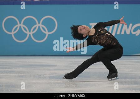 Peking, China. 06th. Februar 2022. Yuma Kagiyama aus Japan führt am Sonntag, den 6. Februar 2022, bei den Olympischen Winterspielen 2022 in Peking eine Spirale während des Free Skating Team Events der Männer im Capital Indoor Stadium aus. Kagiyama erzielte eine 208,94, um den ersten Platz im Team-Event zu erreichen. Foto von Richard Ellis/UPI Credit: UPI/Alamy Live News Stockfoto