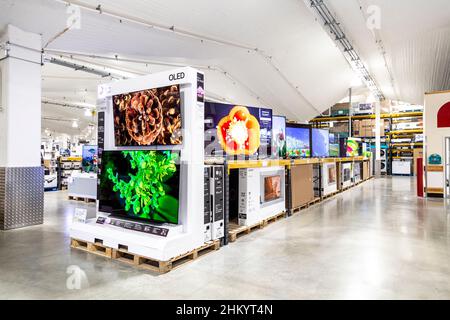 Fernsehen und Elektronik-Insel im Großhandelsmarkt Costco Stockfoto