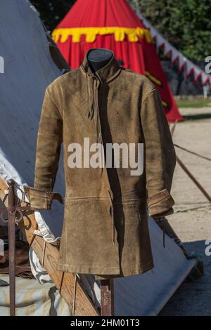 Nahaufnahme der Oberbekleidung eines spanischen Soldaten aus dem 16th. Jahrhundert. Foto, aufgenommen in der Outdoor-Nachbildung eines spanischen Militärlagers aus dem 16th. Jahrhundert Stockfoto