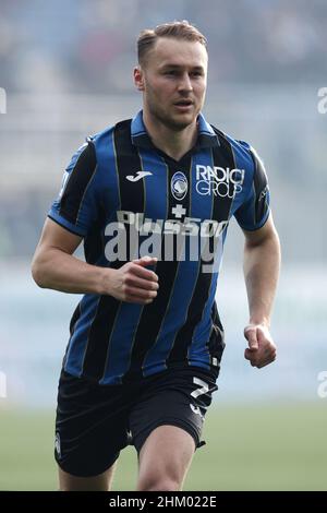 Teun Koopmeiners (Atalanta BC) schaut während des Spiels Atalanta BC gegen Cagliari Calcio, italienische Fußballserie A, im Februar 06 2022 in Bergamo, Italien, zu Stockfoto