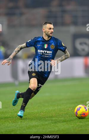 Mailand, Italien. 05th. Februar 2022. Marcelo Brozovic (77) von Inter gesehen in der Serie Ein Spiel zwischen Inter und AC Mailand bei Giuseppe Meazza in Mailand. (Foto: Gonzales Photo/Alamy Live News Stockfoto