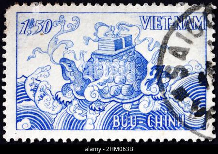 VIETNAM - UM 1955: Eine in Vietnam gedruckte Marke zeigt mythologische Schildkröte, um 1955 Stockfoto