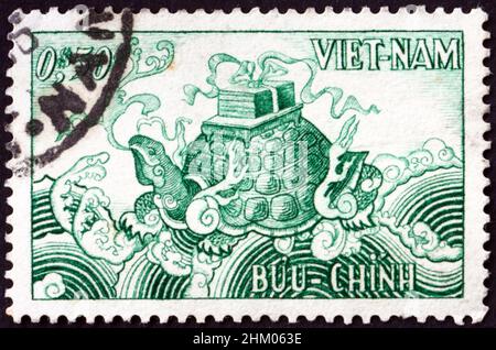 VIETNAM - UM 1955: Eine in Vietnam gedruckte Marke zeigt mythologische Schildkröte, um 1955 Stockfoto