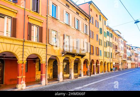 Arkade im historischen Stadtzentrum von Bologna, Italien Stockfoto