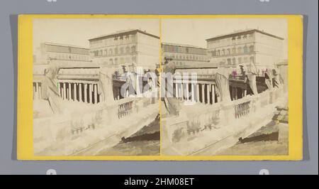 Kunst inspiriert von Blick auf den Apostolischen Palast in der Vatikanstadt, Palais du Vatican (Rom), Vaticaanstad, c. 1850 - c. 1880, fotografischer Träger, Karton, Albumendruck, Höhe 88 mm × Breite 173 mm, Classic Works modernisiert von Artotop mit einem Schuss Moderne. Formen, Farbe und Wert, auffällige visuelle Wirkung auf Kunst. Emotionen durch Freiheit von Kunstwerken auf zeitgemäße Weise. Eine zeitlose Botschaft, die eine wild kreative neue Richtung verfolgt. Künstler, die sich dem digitalen Medium zuwenden und die Artotop NFT erschaffen Stockfoto