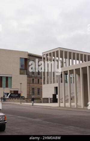 Berlin, Deutschland - 27. Dezember 2021: James Simon Gallery auf der Museumsinsel Stockfoto