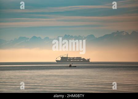 Passagierschiff am Bodensee, im Hintergrund die Schweizer Berge, rechts das Säntis-Massiv (2501 m), Baden-Württemberg, Deutschland, Europa Stockfoto