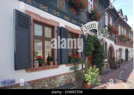 Weinhaus und Hotel zum Krug in Hattenheim im Rheingau, Hessen, Deutschland Stockfoto