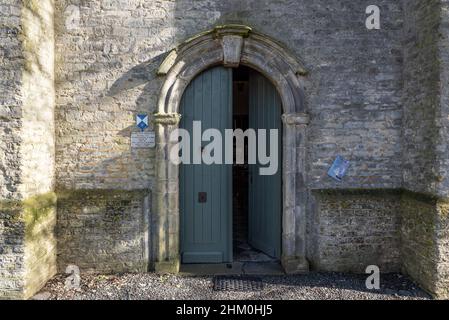 Meise, Flämisch-Brabant, Belgien - 02 05 2022: Der Eingang der Kapelle, die der Geburt Mariens gewidmet ist Stockfoto