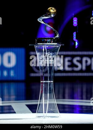 AMSTERDAM, NIEDERLANDE - 6. FEBRUAR: Pokal, Pokal während des Männer-Futsal-EM 2022-Finalspiel zwischen Portugal und Russland im Ziggo Dome am 6. Februar 2022 in Amsterdam, Niederlande (Foto: Marcel ter Bals/Orange Picles) Stockfoto