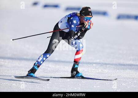 Jessie Diggins (USA), 5. FEBRUAR 2022 - Skilanglauf: Skiathlon für Frauen (7,5C+7,5F) während der Olympischen Winterspiele 2022 in Peking im Nationalen Langlaufzentrum in Zhangjiakou, Hebei, China. (Foto von Yohei Osada/AFLO SPORT) Stockfoto