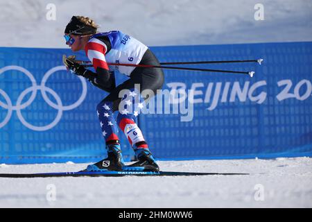 Jessie Diggins (USA), 5. FEBRUAR 2022 - Skilanglauf: Skiathlon für Frauen (7,5C+7,5F) während der Olympischen Winterspiele 2022 in Peking im Nationalen Langlaufzentrum in Zhangjiakou, Hebei, China. (Foto von Yohei Osada/AFLO SPORT) Stockfoto