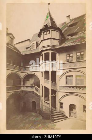 Kunst inspiriert vom Innenhof des Krafftschen Hauses in Nürnberg, Hof im Krafft'schen Haus, Nürnberg, Verlag: Friedrich Bruckmann, Neurenberg, Verlag: München, 1863 - 1898, Karton, Albumendruck, Höhe 171 mm × Breite 113 mm, Classic Works modernisiert von Artotop mit einem Schuss Modernität. Formen, Farbe und Wert, auffällige visuelle Wirkung auf Kunst. Emotionen durch Freiheit von Kunstwerken auf zeitgemäße Weise. Eine zeitlose Botschaft, die eine wild kreative neue Richtung verfolgt. Künstler, die sich dem digitalen Medium zuwenden und die Artotop NFT erschaffen Stockfoto