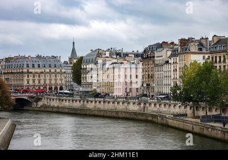 Paris, Frankreich. 20th Oktober 2021. Wohngebäude am Ufer der seine. Quelle: Jan Woitas/dpa-Zentralbild/ZB/dpa/Alamy Live News Stockfoto