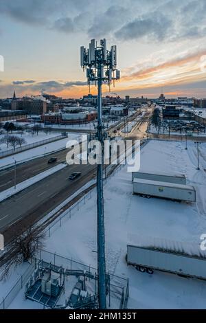 Detroit, Michigan - Ein Handy-Turm in Midtown Detroit. Stockfoto