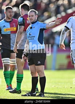 Twickenham, Großbritannien. 06th. Februar 2022. Premiership Rugby. Harlekine V Sale Sharks. Der Stoop. Twickenham. Ian Tempest (Schiedsrichter) beim Rugby-Spiel Harlequins V Sale Sharks Gallagher Premiership. Kredit: Sport In Bildern/Alamy Live Nachrichten Stockfoto