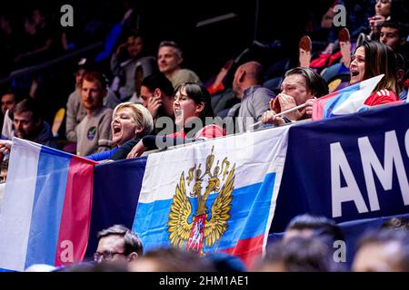 AMSTERDAM, NIEDERLANDE - 6. FEBRUAR: Fans der Russischen Föderation während des Männer-Futsal-EM 2022-Finalmatches zwischen Portugal und Russland im Ziggo Dome am 6. Februar 2022 in Amsterdam, Niederlande (Foto: Jeroen Meuwsen/Orange Picles) Stockfoto