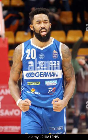 Michael Cobbins (Pallacanestro Germani Brescia) während der Serie A1 italienischen LBA Basketball-Meisterschaft Spiel Kigili Fortitudo Bologna gegen. Pallacanestro Germani Brescia im Sportpalast Paladozza - Bologna, 06. Februar 2022 - Foto: Michele Nucci Stockfoto