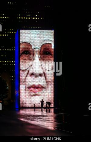 Crown Fountain im Millennium Park, Chicago, bei Nacht. Stockfoto