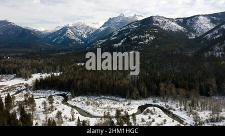 Bull River Valley und die Cabinet Mountains Wilderness im Winter. Kootenai National Forest, nordwestlich von Montana. (Foto von Randy Beacham) Stockfoto