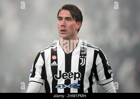 Turin, Italien. 06th. Februar 2022. Dusan Vlahovic vom FC Juventus reagiert beim Fußballspiel der Serie A 2021/2022 zwischen dem FC Juventus und Hellas Verona am 6th. Februar 2022 im Juventus-Stadion in Turin (Italien). Foto Federico Tardito/Insidefoto Kredit: Insidefoto srl/Alamy Live News Stockfoto
