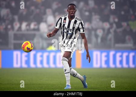 Turin, Italien. 06th. Februar 2022. Denis Zakaria vom FC Juventus in Aktion während des Fußballspiels der Serie A 2021/2022 zwischen dem FC Juventus und Hellas Verona im Juventus-Stadion in Turin (Italien), 6th. Februar 2022. Foto Federico Tardito/Insidefoto Kredit: Insidefoto srl/Alamy Live News Stockfoto