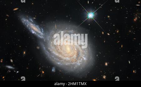 Dieses Bild des NASA/ESA-Weltraumteleskops Hubble zeigt die Spiralgalaxie NGC 105, die im Constel etwa 215 Millionen Lichtjahre entfernt liegt Stockfoto